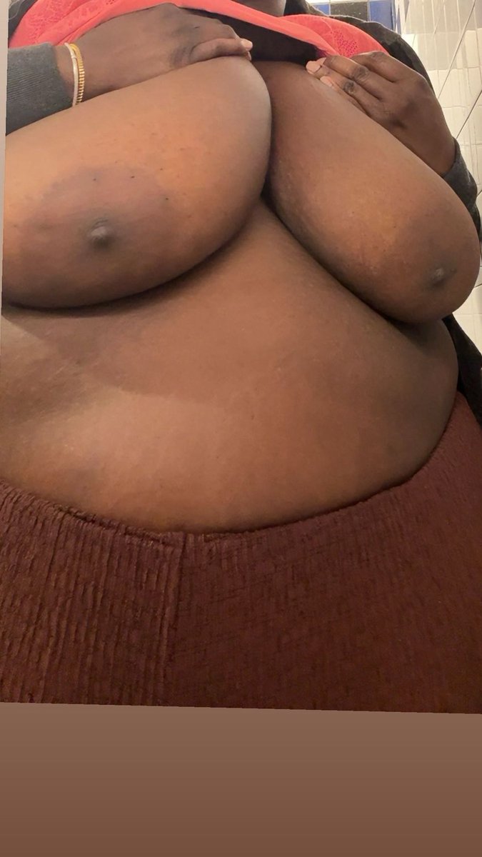 Toy_WithTee's tweet photo. @MissBNasty @BudofRosie Happy Titty Tuesday https://t.co/EDovF7BdiJ