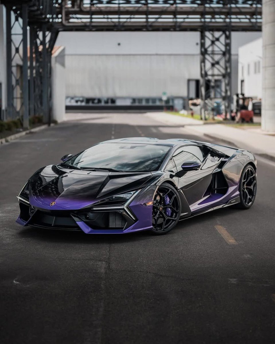 Magnoli1709's tweet photo. Lamborghini Revuelto. 💜 https://t.co/yKssWW21Dq
