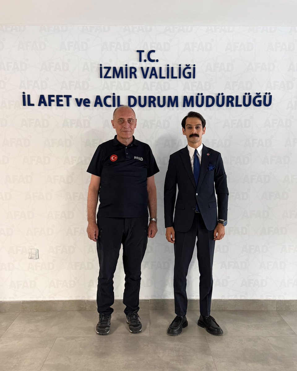 gencmemursen35's tweet photo. İl Başkanımız Enes Sabancı, İzmir AFAD İl Müdürü Sn. Nazif Ekinci’yi ziyaret etti.

Misafirperverliğinden dolayı Kıymetli Müdürümüze teşekkür ediyor, kolaylıklar diliyoruz. https://t.co/8quCqiKS4k
