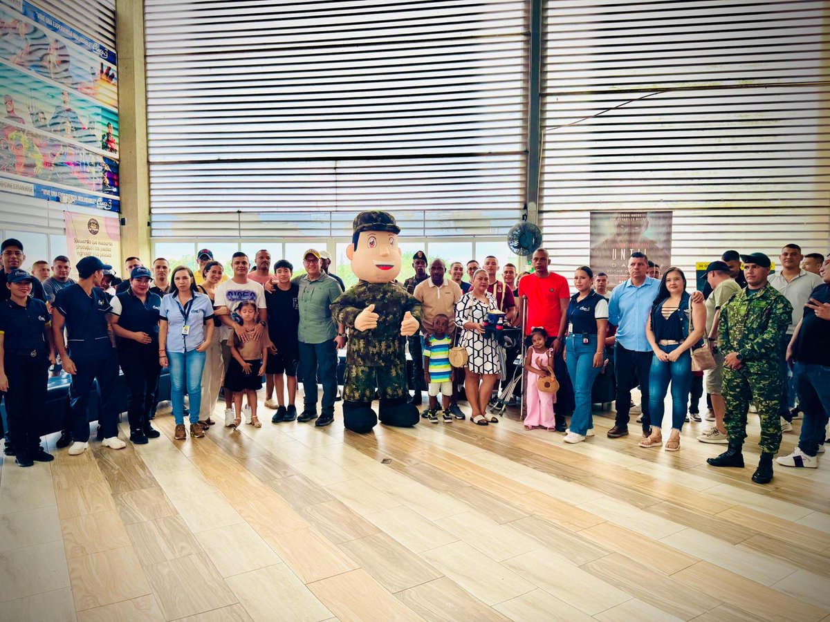 ftc_omega's tweet photo. 🎬👨‍👩‍👧‍👦 Fortalecer la familia también es construir bienestar y cohesión institucional.

En San José del #Guaviare, integrantes de la Fuerza de Despliegue Rápido N.º 11 del @COL_EJERCITO participaron en una jornada de integración familiar, generando espacios de esparcimiento y unión que fortalecen los lazos entre quienes día a día sirven al país. 🇨🇴

#FamiliaMilitar 💚
#PorNuestrosSoldados 🫡