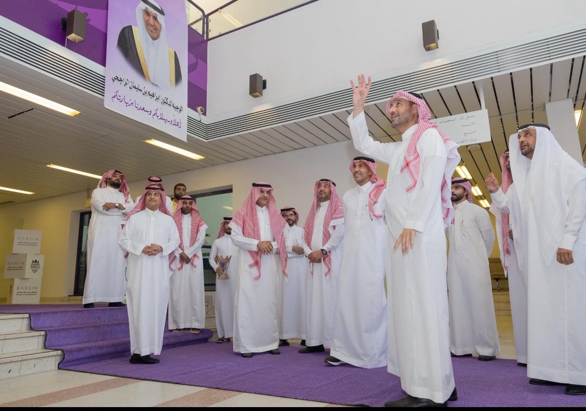 khdier3500's tweet photo. احتفى نادي #البكيرية بزيارة رجل الأعمال د.إبراهيم الراجحي @Ibrahim_AlRajhi لمقر النادي بحضور العضو الذهبي الفاعل أ. عبدالعزيز بن محمد السويلم @amas666 والعضو الذهبي أ.نايف السويلم حيث التقوا أ. عبدالرحمن الحضيف ،@ALHUDHEIF ومنسوبي النادي.
من جانبه أشاد الدكتور ابراهيم الراجحي بما شاهده من نجاحات ومنجزات تحققت للنادي، مثمناً العمل الإداري المتميز من كافة منسوبيه، ومتطلعاً إلى مستقبل أكبر للبنفسجي.
#دوري_يلو