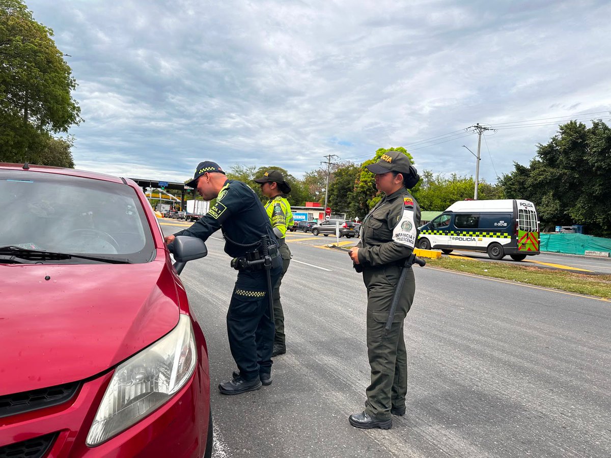 ProteccionPonal's tweet photo. Implementamos la campaña Viaje Seguro, Destino Protegido en #Ibagué, promoviendo la seguridad y protección de la niñez durante sus desplazamientos🤝👮.
#JuntosPorLaNiñez https://t.co/P4N4sGx21p