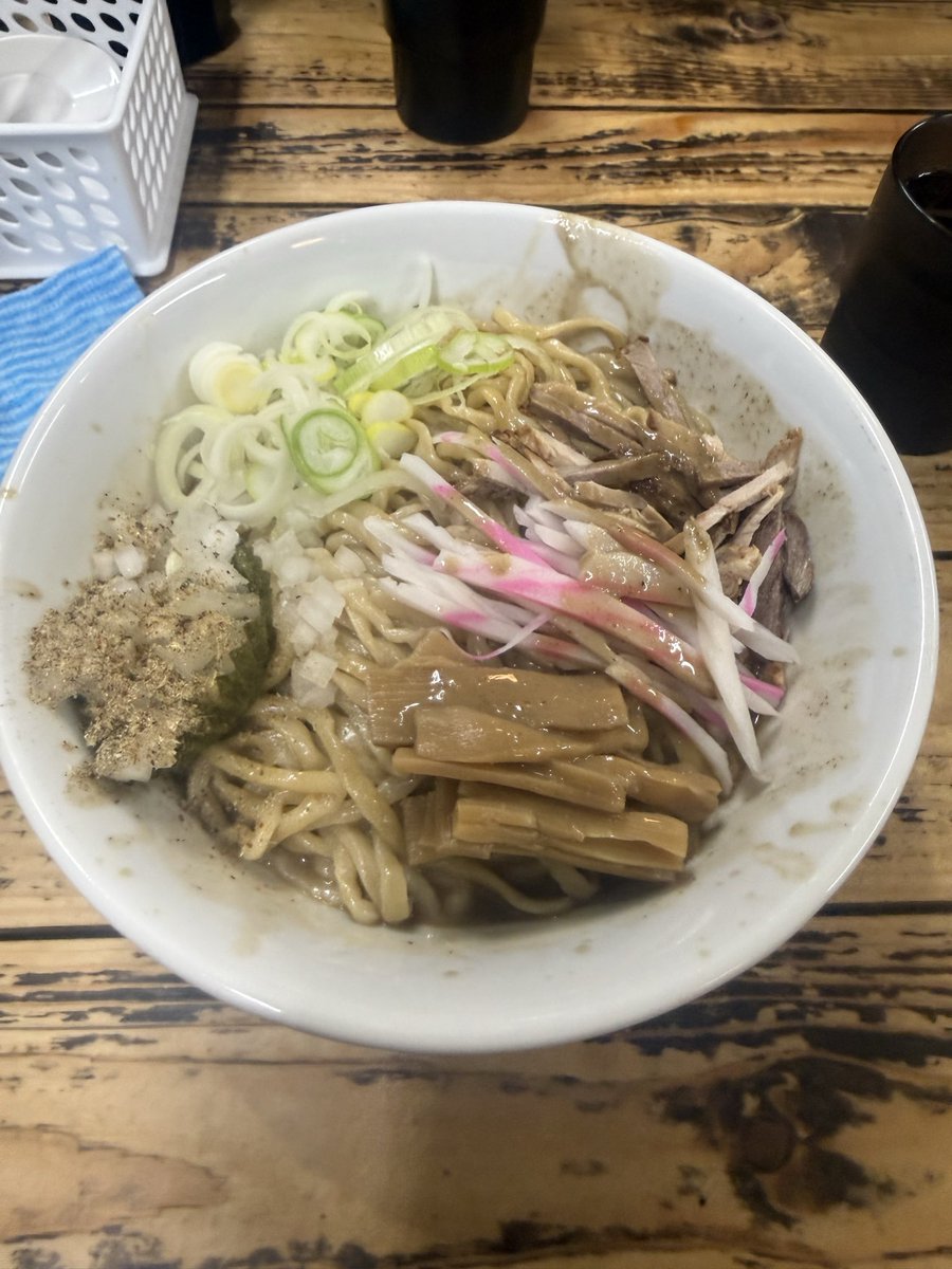 azuki_bkr's tweet photo. 塩牛乳納豆ラーメンと煮干しのまぜそば https://t.co/EZU3olFUTE