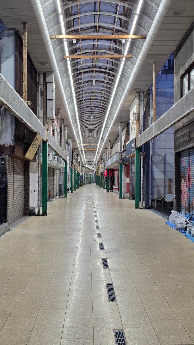 AJapaneseDream's tweet photo. Ghost town vibes in Ise, Mie https://t.co/DphbghcBX4