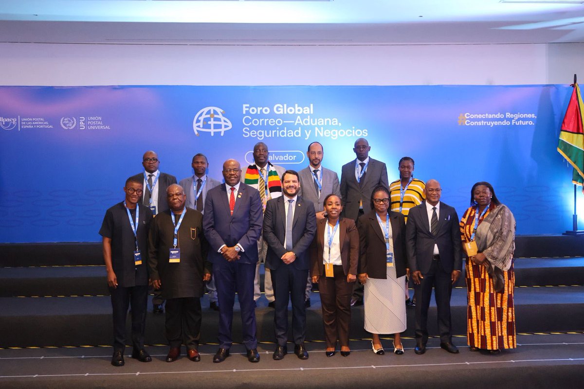 frankcast's tweet photo. Además, agradezco la presencia de los secretarios generales de la Uniones Regionales, @DrVinayaP_Singh, Secretario General de  @APPU_Post, Samuel Brandman Jr., Secretario General de la @CPUSecretariat, Chief Moyo, Secretario General de la @papuafrica, cuya participación fortaleció la visión interregional que caracteriza este Foro.   

La colaboración entre nuestras regiones seguirá siendo clave para el futuro del sector postal mundial. 🌎🌏🌍