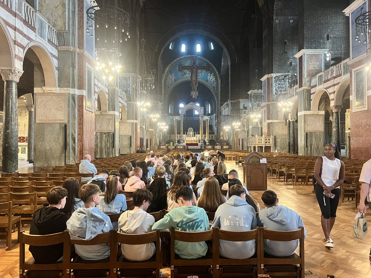 SASB_PE's tweet photo. A few moments in Westminster Cathedral. https://t.co/LupAWB61le