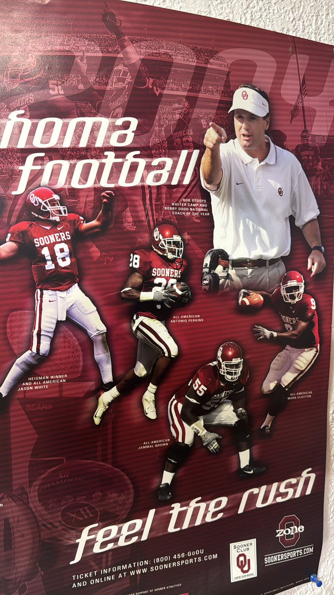 Mike_Wall28's tweet photo. @CoachBobStoops look at this crew! Throwback  to ‘04

#boomer https://t.co/RchkBhR0eQ