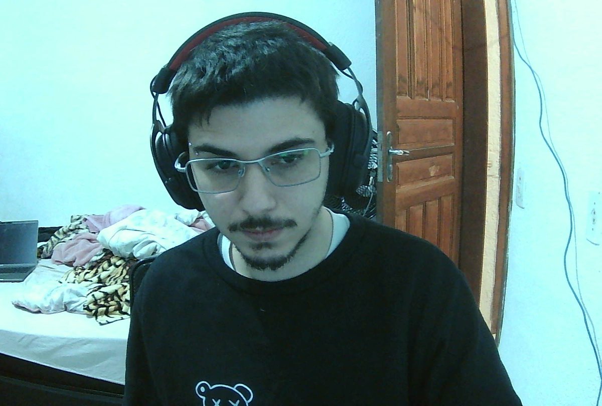 yangsisyphus's tweet photo. nova aquisição: miopia https://t.co/A96fLo3nDG