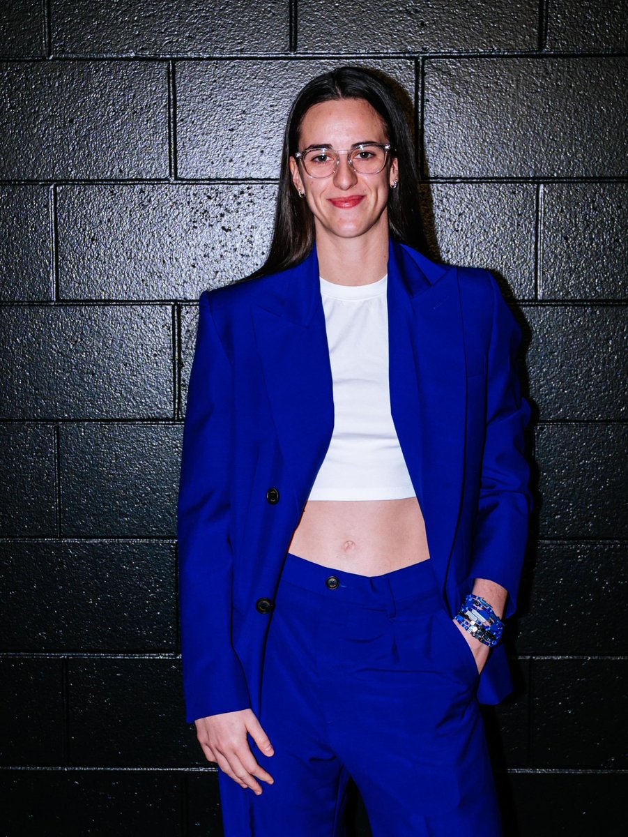 SoleRetriever's tweet photo. BOOM: Caitlin Clark confirms the Nike Caitlin 1 will be released October 1st on her friendship bracelet 👀

CAITLIN 1. 10. 01. 26 🔵

📷 @brilewerke https://t.co/esyeI70cXi