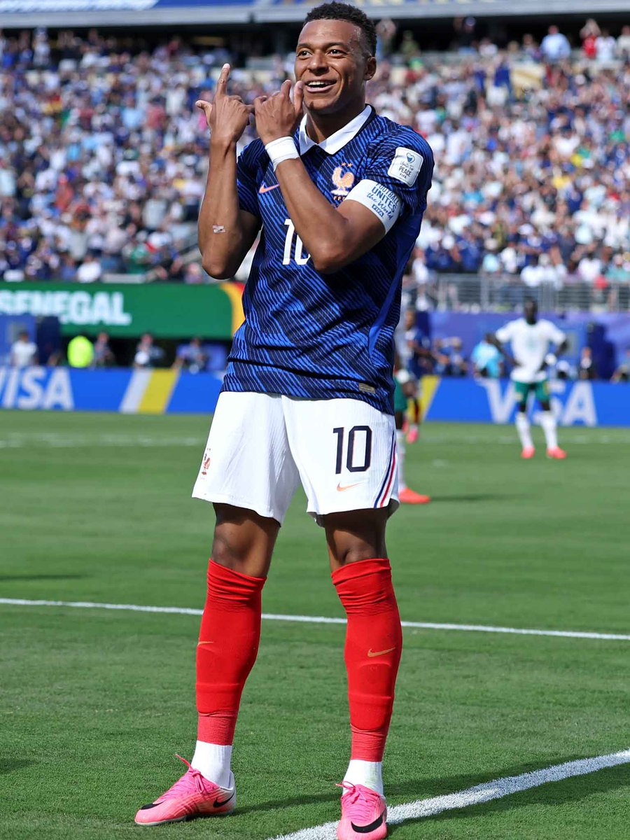 iam_Torzen's tweet photo. Kylian Mbappé is France’s ALL-TIME top goalscorer and has passed Pelé and Messi on the World Cup charts... at just 27 years old. 🤯🇫🇷

We are literally witnessing the greatest World Cup player of the modern era in real-time. Real Madrid got this monster on a free transfer. https://t.co/yEL8FwSsx3