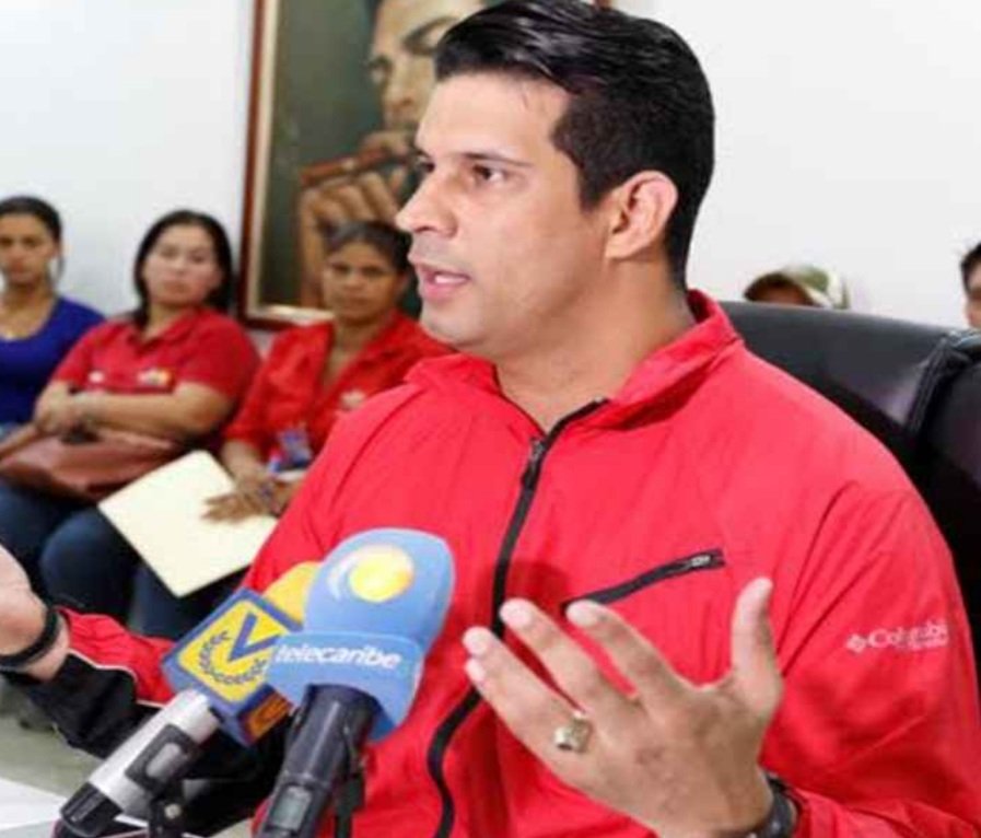LUISI69's tweet photo. @AlemCorreia2 cuando se pinchaba las nalgas con tareka https://t.co/sNfMsuomre