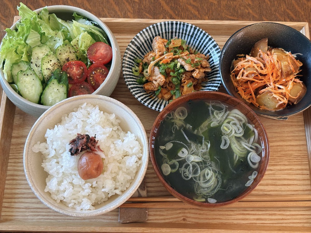 ii_____27's tweet photo. 余り物の朝ごはん https://t.co/HFKtlAU3DZ