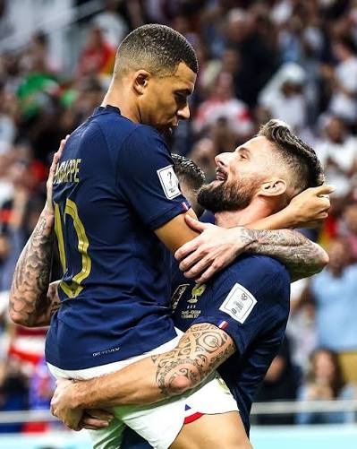 rhifyed's tweet photo. @Vitamin227_ #fifaworldcup messi just had e-sex and mbappe was there to watch while this guy beat zodiac #francescale https://t.co/0bZSBtraXH