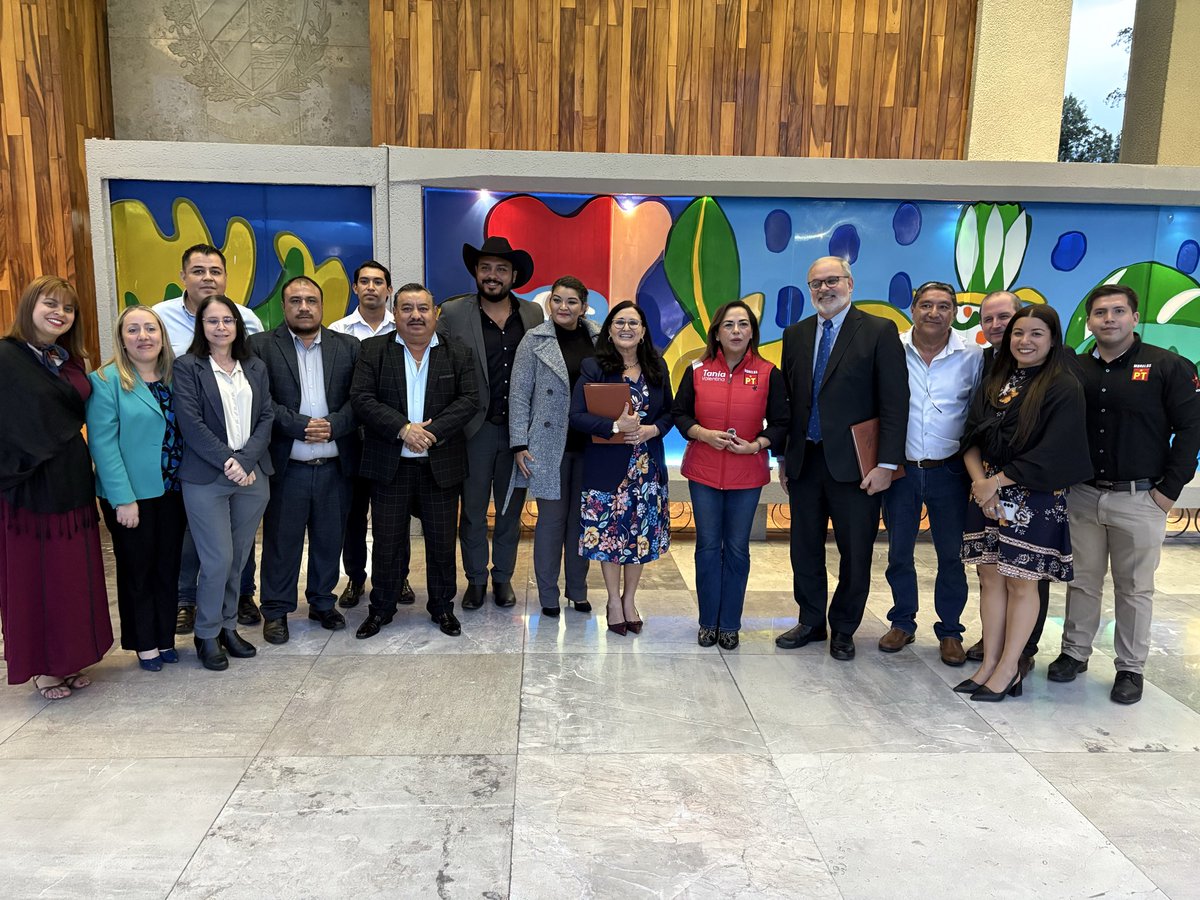 DiCastilloB's tweet photo. 🇨🇺💚🇲🇽 Participé en reunión con Comisión Ejecutiva Estatal @PTnacionalMX Morelos

Reiteraron solidaridad con #Cuba y disposición en continuar fortaleciendo vínculos de cooperación. Agradecemos firme rechazo al bloqueo e iniciativas de apoyo impulsadas en varios estados del país. https://t.co/efYLAsqYrh