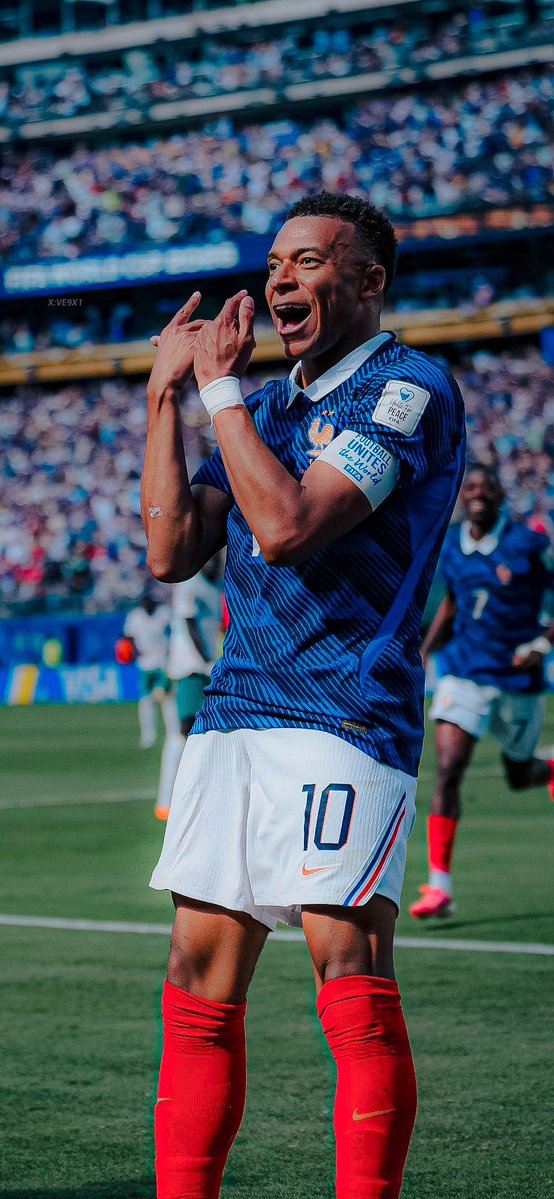 ve9x1's tweet photo. ⁴ᵏ Kylian Mbappe 🥶 https://t.co/ueC7yshXuN