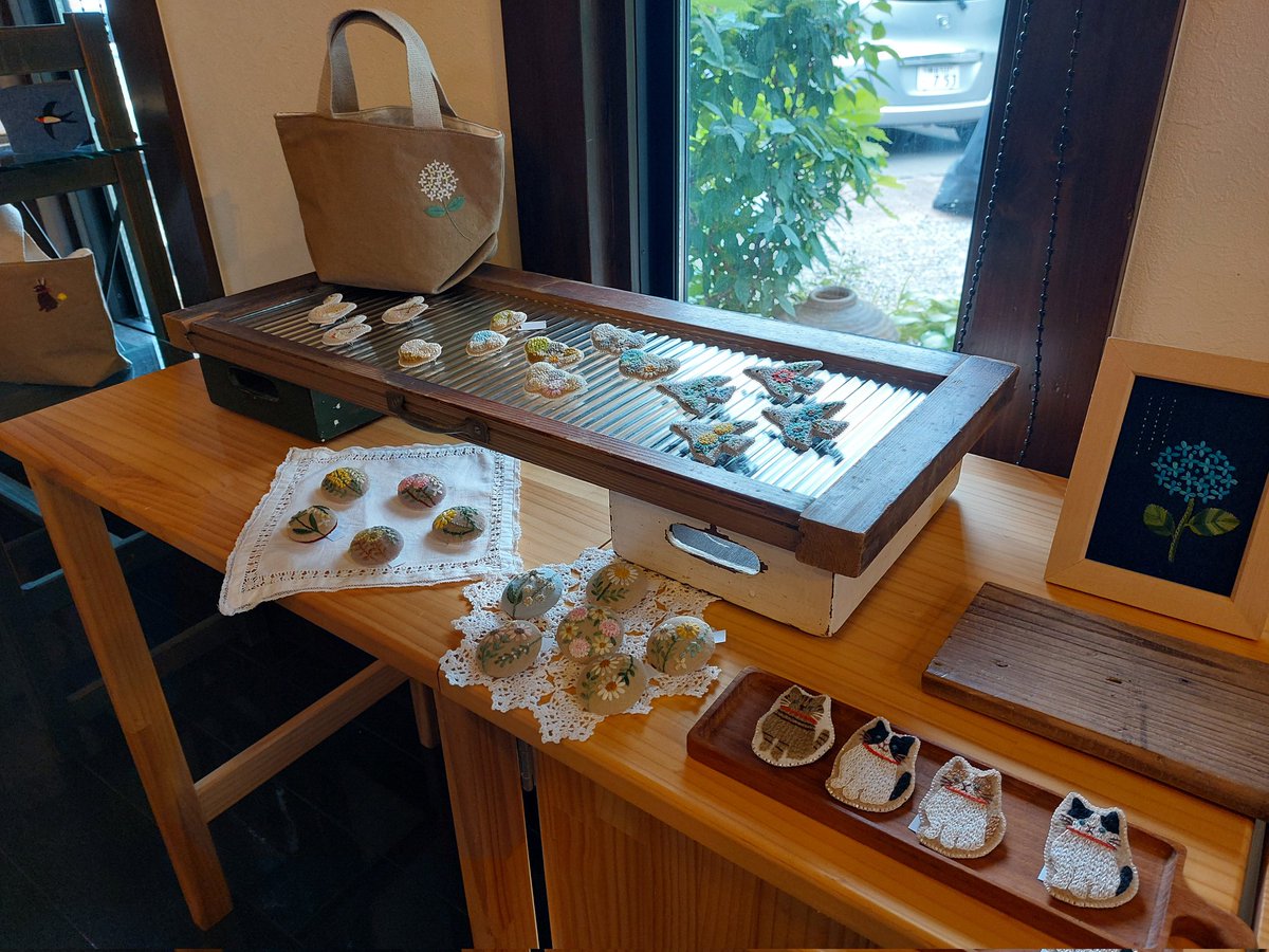 raindrop62712's tweet photo. おはようございます！

本日も【手刺繍展】の在廊です。
高崎市東貝沢町の『ギャラリー千楽』さんで10:30--17:30
暑い日になりそうですが
よろしくお願いします！ https://t.co/2Jvm7Qstw5