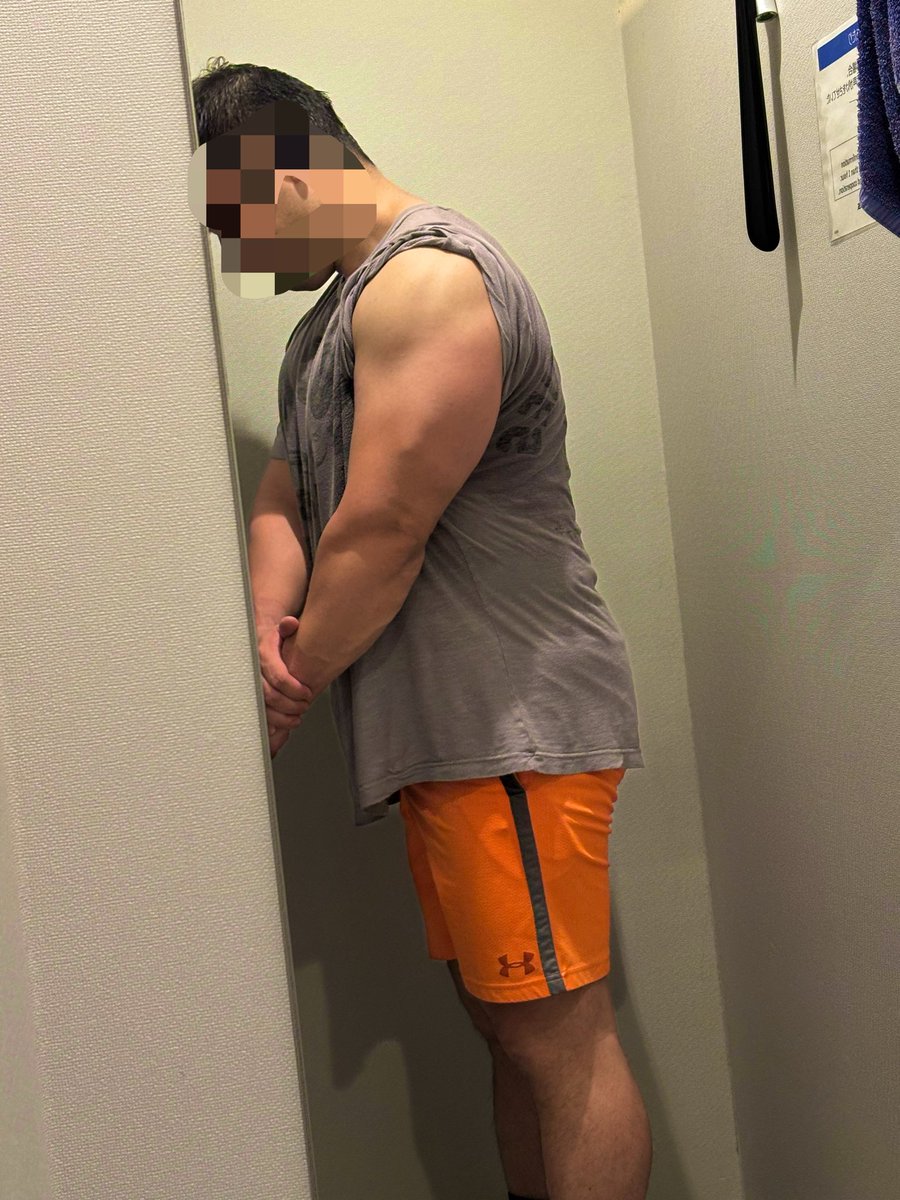 training_198503's tweet photo. 腕終わり🔚

首の裏の汗拭けんくらいパンプしてたのに、腹筋してたら落ち着いてきた🤨

もっとバーンってデカくならんもんかな🤔 https://t.co/XzKDlMl2yT