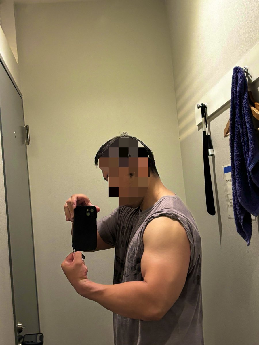 training_198503's tweet photo. 腕終わり🔚

首の裏の汗拭けんくらいパンプしてたのに、腹筋してたら落ち着いてきた🤨

もっとバーンってデカくならんもんかな🤔 https://t.co/XzKDlMl2yT