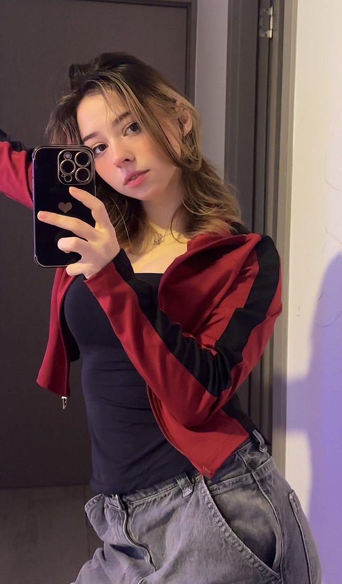 Mictia00's tweet photo. ENVIVO🔴
https://t.co/Wzw04UfusC

Invitado especial de MINECRAFT 15 dias para ser tryhard dia 7

Mario Kart de chill con amigos :D https://t.co/cHybXlwuFa