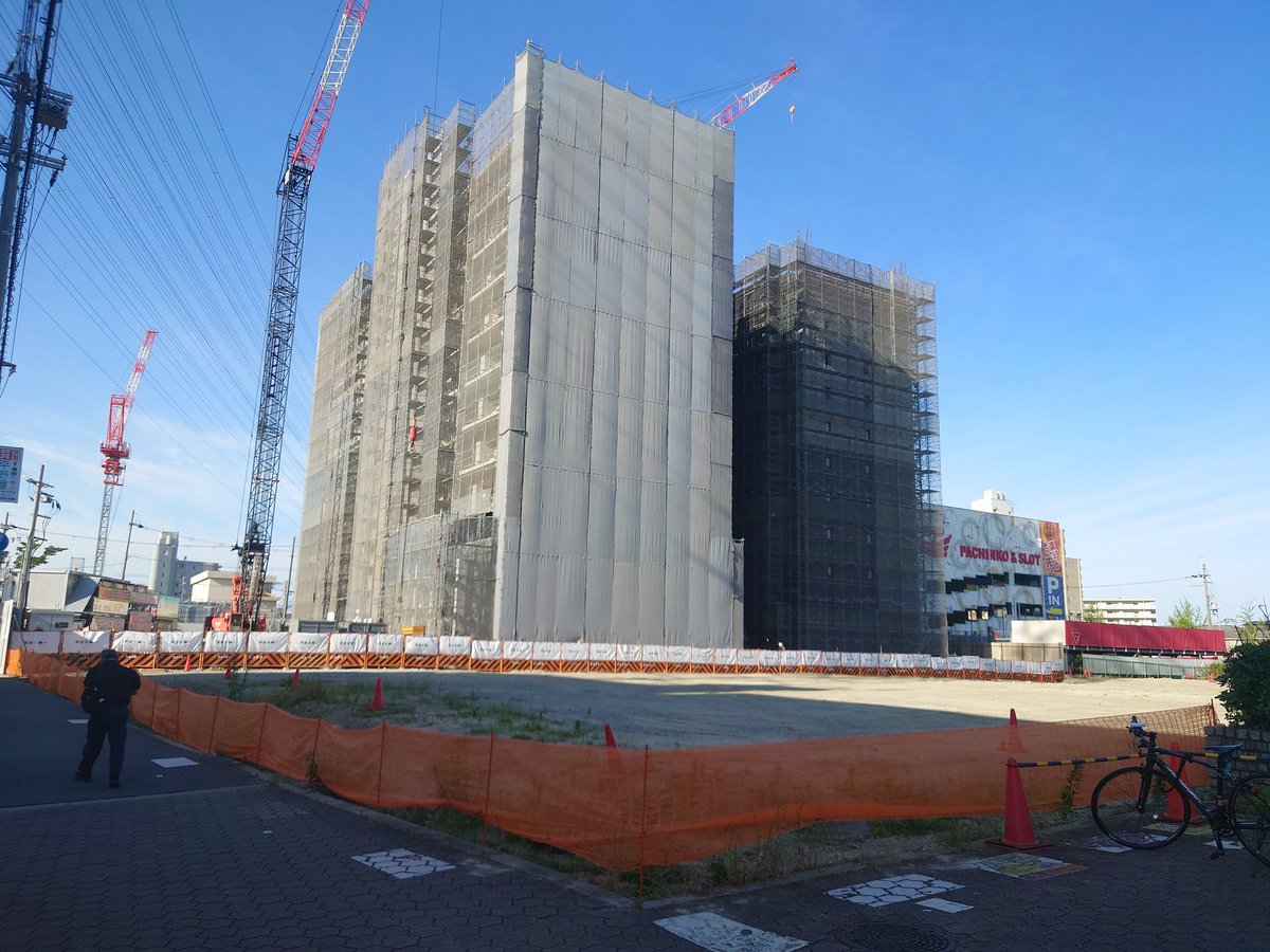 suogawaz's tweet photo. 大阪メトロ 出戸駅の駅前のイオン後地は現在囲い壁が取れて、こんな風になってます。
#大阪 #出戸駅 #イオン後地 https://t.co/DDyskBNwvz