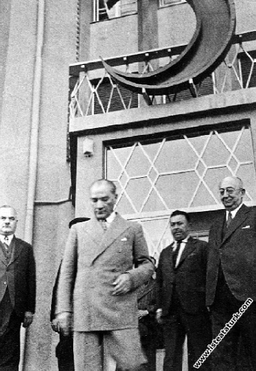 AddBodrum's tweet photo. 18 Haziran 1935 Atatürk'ün Kızılay Genel Merkezini ziyareti https://t.co/PBWHPRmAgs