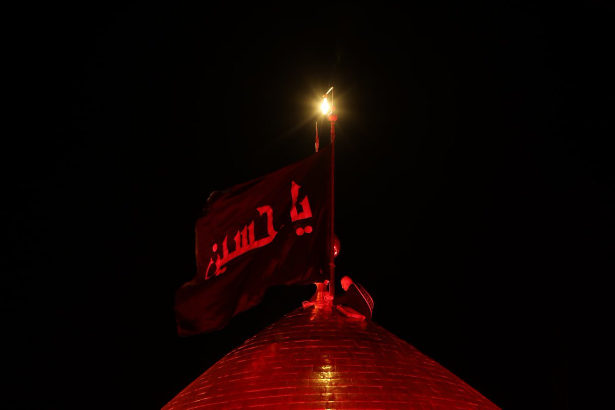 imamhussainorg's tweet photo. رفع راية الحزن والعزاء فوق قبة الامام الحسين عليه السلام ايذاناً بحلول شهر محرم الحرام 

#الامام_الحسين 
#وفاء_للحسين 
#عاجل_61 
#العتبة_الحسينية_المقدسة https://t.co/ICorDQhToE