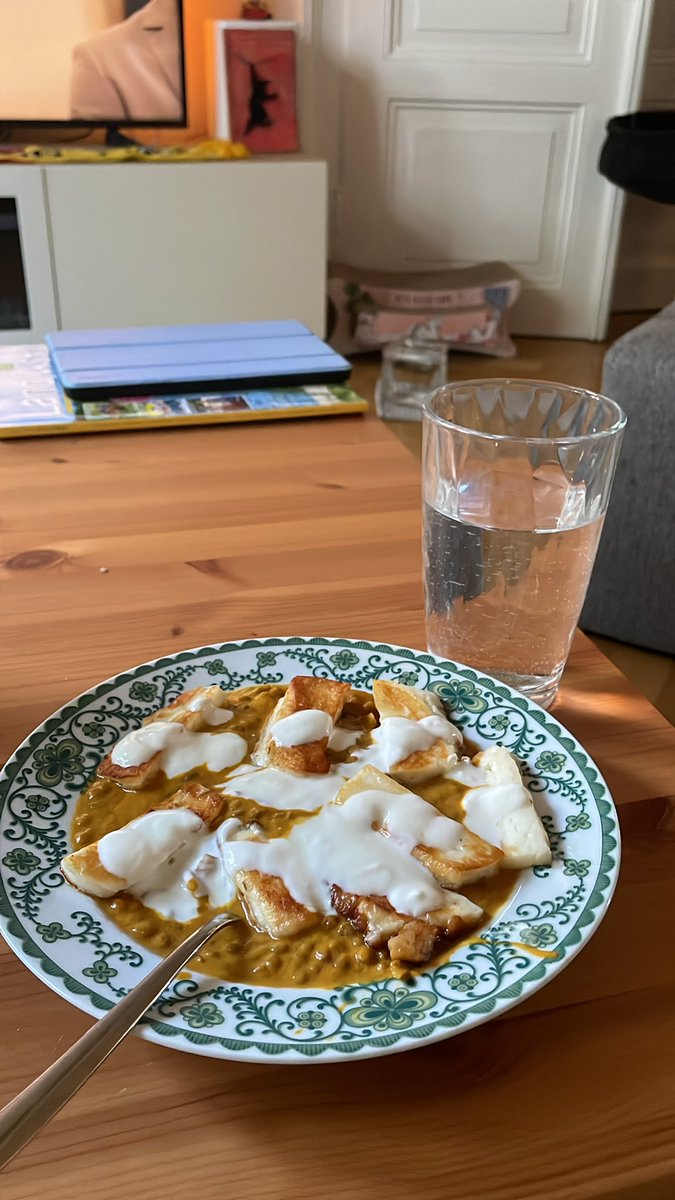 KleinePfeife's tweet photo. Linsen-Dal mit Halloumi ☺️ https://t.co/m21QyfsXt8