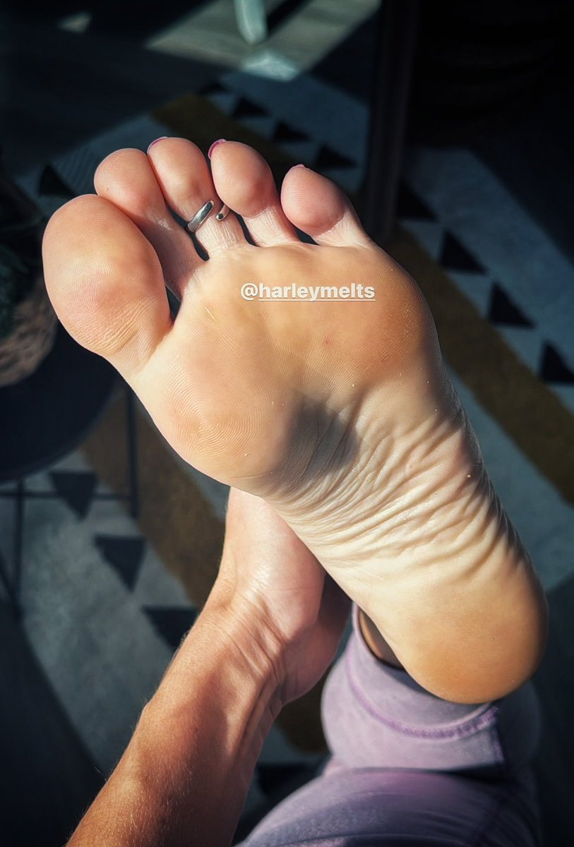 Superior Feet tweet media