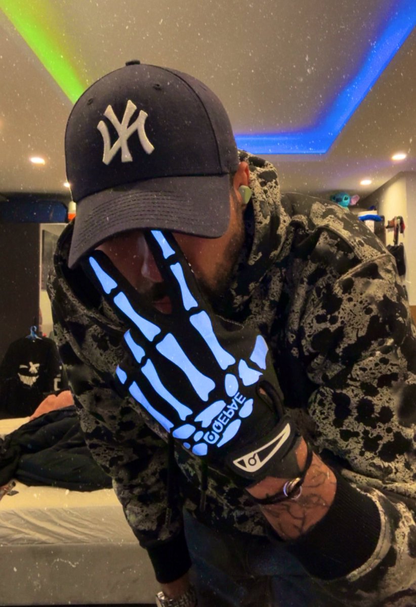 𝔄🕷️ tweet media
