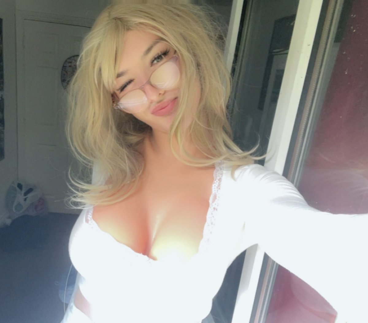 Heluvs_jazzy_x's tweet photo. Woke up feeling the sun I luv the uk weather 😋🌸 💕#femboy #sissy #summerholidays #ootd https://t.co/bwgP0exgIa