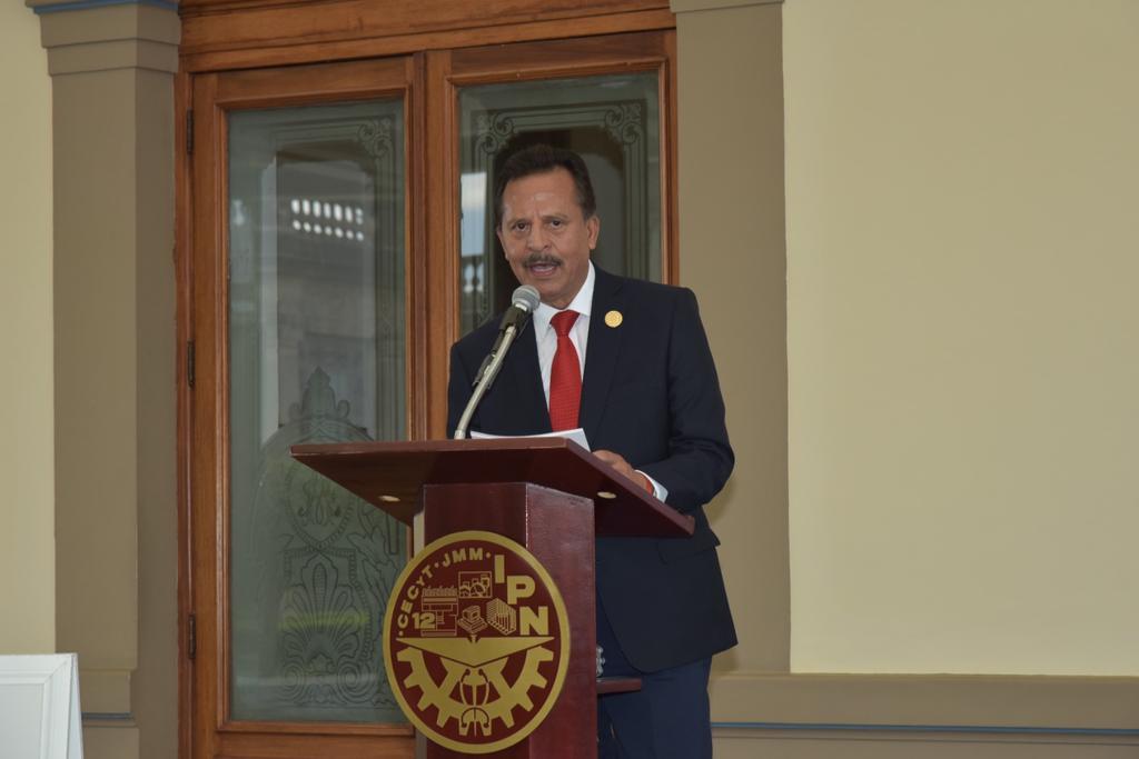 Carlos_GomezRod's tweet photo. 🏛️ El Castillo de Chapultepec fue el escenario de una emotiva celebración por el 55 Aniversario del CECyT 12 “José María Morelos”, en el marco de los 90 años del Instituto Politécnico Nacional.

Asistimos como invitados especiales, acompañado por el Prof. José Luis Pérez Márquez, representante del Comité Ejecutivo Nacional del SNTE en la Sección 60.

La ceremonia reunió a integrantes de la comunidad politécnica para reconocer la historia, el esfuerzo y las aportaciones de generaciones de docentes, personal de apoyo y asistencia a la educación, estudiantes y egresados que han contribuido a consolidar el prestigio del CECyT 12 y del Instituto Politécnico Nacional.

Para la Sección 60, celebrar la historia del Politécnico es también reconocer a quienes, desde las aulas, laboratorios, talleres y  espacios administrativos, deportivos y culturales han hecho posible el crecimiento de una institución ha transformado la vida de millones de mexicanos a través de la educación.

¡Enhorabuena a la comunidad del CECyT 12 por estos 55 años de trayectoria y compromiso con la educación pública!

#Sección60 #SNTE #CECyT12 #90AñosIPN #OrgulloPolitécnico #Huélum
