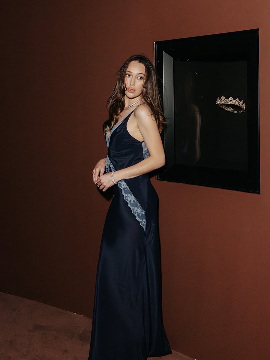 ADCObsessed's tweet photo. Excuse me, but looking that good should come with a warning label. 😍🔥

#AlyciaDebnamCarey https://t.co/MI20WjOT3i