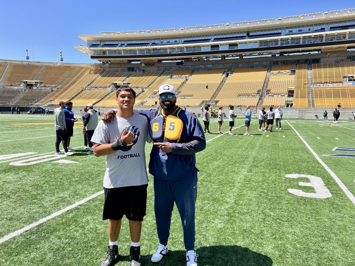 alapa_watson's tweet photo. Blessed day at @UCBerkeley connecting with Ohana and getting some work in. Mahalo @NickRolovich @KbTheStable @Big_Ursa_ @ST_Haunga for showing us aloha at Cal. 
@CalFootball 
@CalAthletics 
@CalBears 
@CalBearsOn3 https://t.co/LxxwQ26FSA