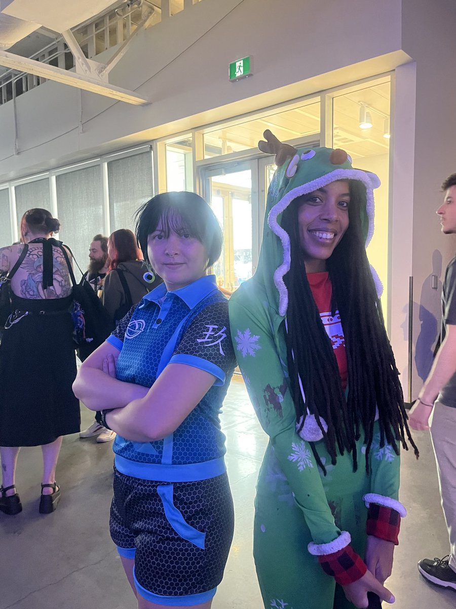 serenodie's tweet photo. Me and a cute feng ☺️☺️ I have way too many of these stickers left over 😭 I just kept forgetting to give them to ppl https://t.co/3rQXkV956u