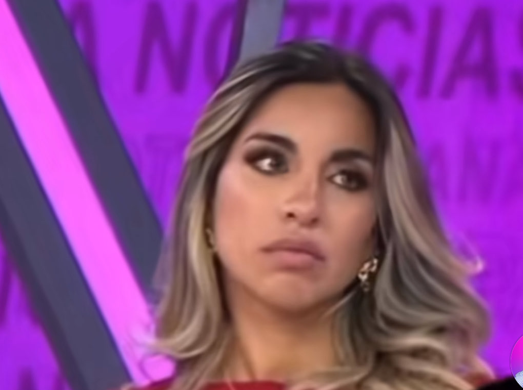 333666999I's tweet photo. El papel lamentable que está haciendo, sepárate de esa garrapata y ve solita a los programas reina. 

 #LaGranjaVIP https://t.co/UFAFTPBDUj