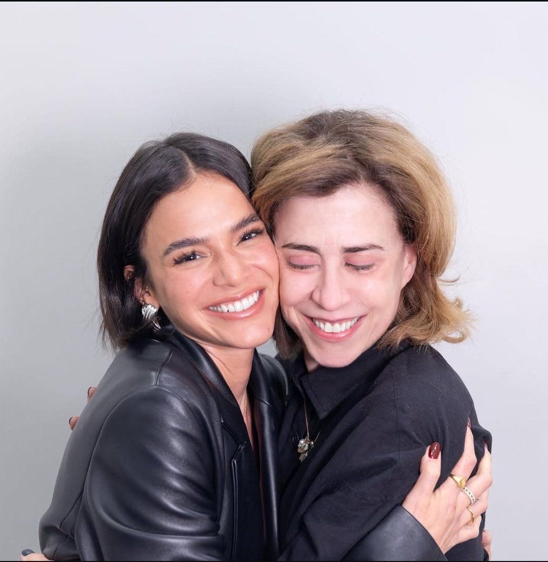 jotauelleia's tweet photo. fernanda torres e bruna marquezine com os rostinhos colados 🤏🏼🥹🩷 https://t.co/UGh02Odd5t