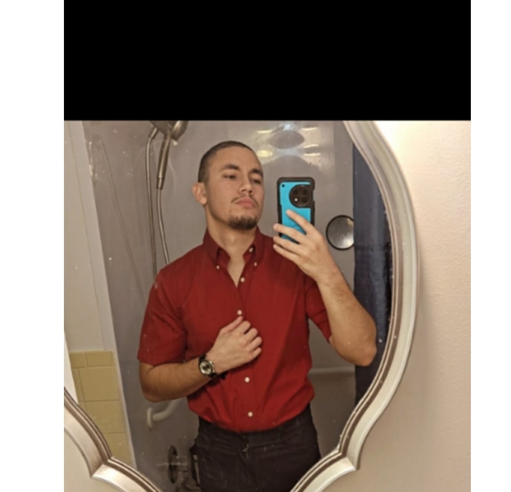 kyleg257's tweet photo. @ANGELAWHITE My friend thinks your so pretty ,do you think hes cute or hot? https://t.co/akAKQsRNOE