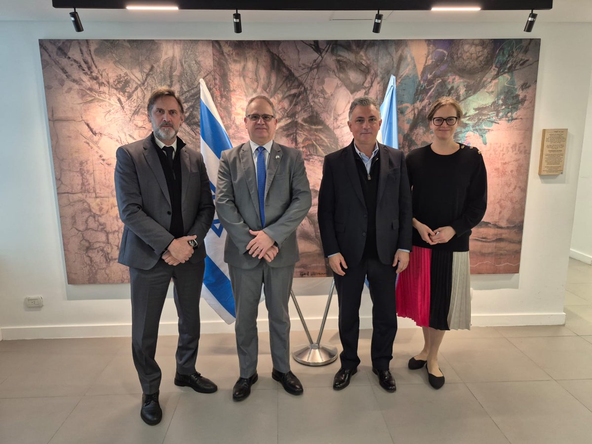 IsraelArgentina's tweet photo. Esta mañana, el Embajador @AmbEyalSela  y la Viceembajadora @anna_keinan  recibieron al Diputado Nacional @SPareja_ , Presidente de la Comisión Bicameral de Inteligencia junto al Dr. @jfmarteau . Seguimos construyendo lazos de trabajo conjunto🇮🇱🤝🇦🇷 https://t.co/rcX1AKRKp1