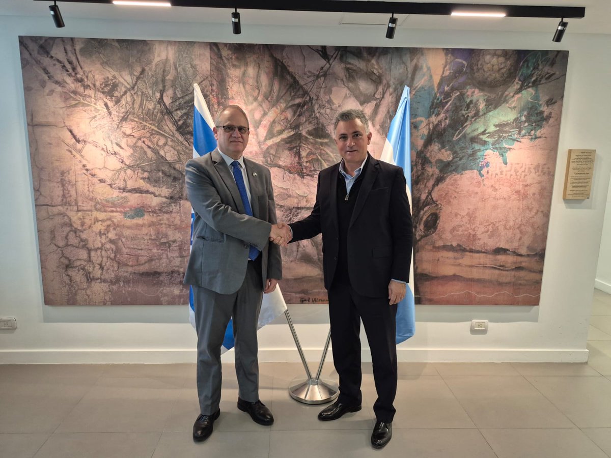 IsraelArgentina's tweet photo. Esta mañana, el Embajador @AmbEyalSela  y la Viceembajadora @anna_keinan  recibieron al Diputado Nacional @SPareja_ , Presidente de la Comisión Bicameral de Inteligencia junto al Dr. @jfmarteau . Seguimos construyendo lazos de trabajo conjunto🇮🇱🤝🇦🇷 https://t.co/rcX1AKRKp1