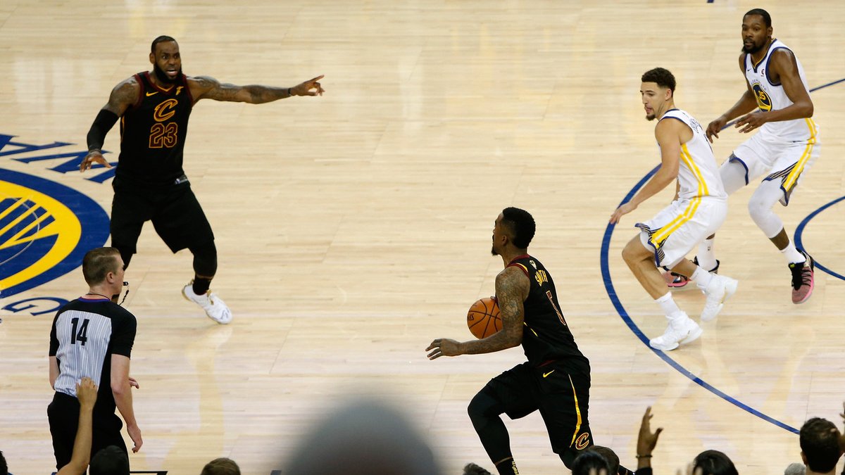 leocarranza99's tweet photo. "De'Aaron Fox hizo lo que JR Smith debió haber hecho y JR Smith hizo lo que De'Aaron Fox debía hacer".

Acabo de leer eso en un comentario de YouTube y me parece espectacular. https://t.co/mP6v1cSOjV