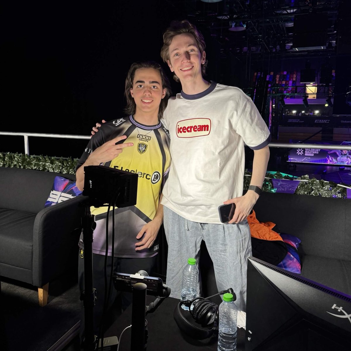 TeamVitalityVAL's tweet photo. We got our #1 fan in the arena 💛🧡💛 https://t.co/ORYbPgOoMj