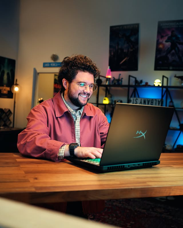 smoshbase_'s tweet photo. Spencer featured in latest post from @HyperX on Instagram for the OMEN MAX 16 https://t.co/09UIu5rrXi