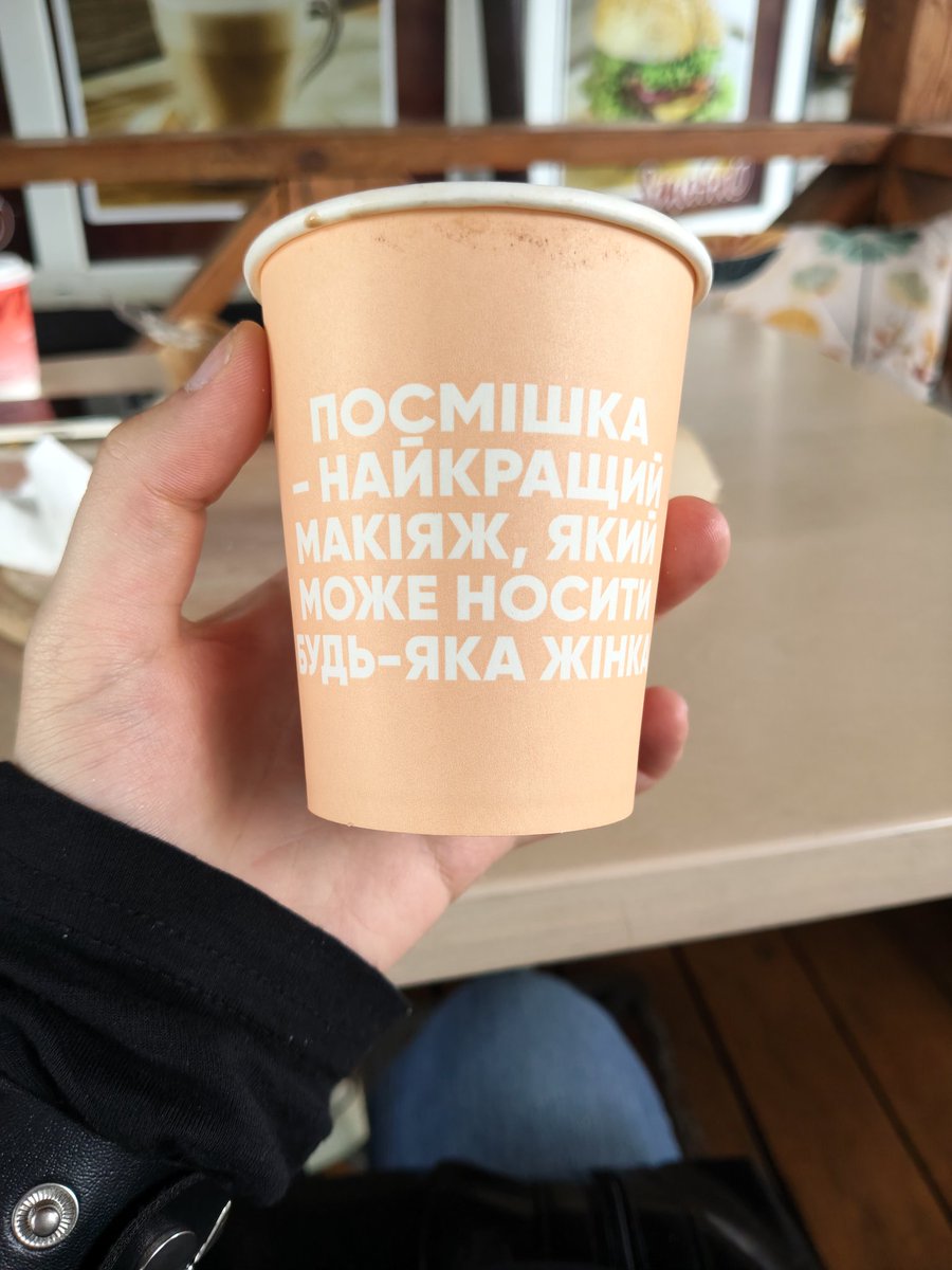 lynchianleech's tweet photo. те, як офіціянтка в моїй улюбленій кафешці сьогодні зашейдила мій мейк.... діва https://t.co/AjnINNql1X