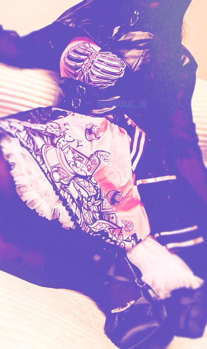 Ang3lic_Yu's tweet photo. 🎀 this ebony doll got to sleep in a little later than usual after a busy day !

but hello to all potential new toys who's scrolling through my media , i see you 𖹭.ᐟ🍭 https://t.co/peRdTYCmP4