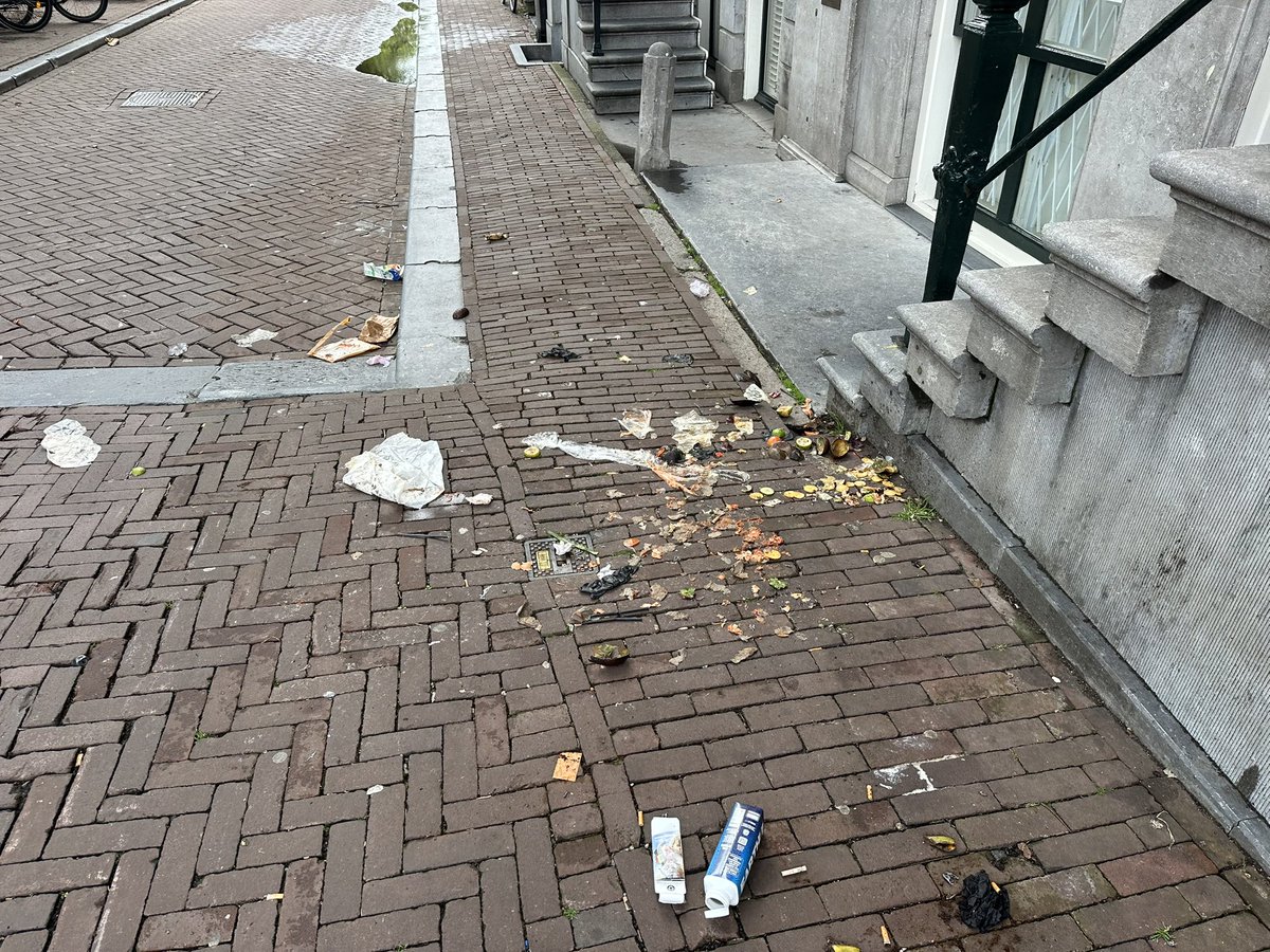 hansvantelling's tweet photo. ‘80 jaar (Amsterdams) socialisme. Er is in die tijd veel bereikt…🎶’ https://t.co/1quGOt9UNh