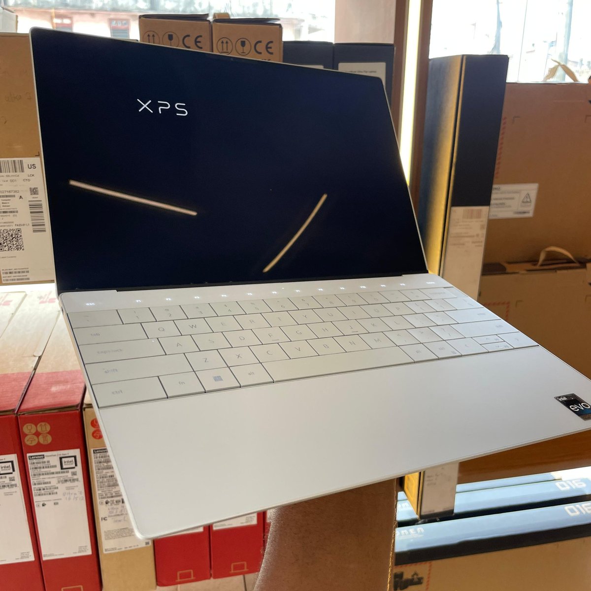 SedTechHub's tweet photo. *Dell XPS 13 9320*
Intel Core i7| 13th Gen|1360P
*16GB RAM 512 SSD*
Backlight Keyboard 
*Touchscreen*
FHD+ Display 
13.3inches Screen Size

💰Price=GH¢13,500

Cape verde/ofori atta/Ajoa Tee/Fifa/Abu Trica//Sanusi/Tuchel/England/Canada/Toronto/Bole Shs/Bolt/kennedy
#Worldcup https://t.co/tFqI8wcrRZ