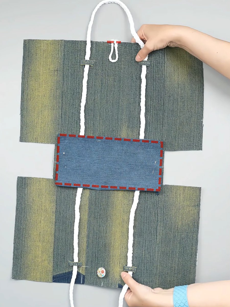 EUSTATHIOU1210's tweet photo. Just upcycled an old denim jacket into a stylish tote bag with basic sewing kit u0026 fabric paint—zero waste, full creativity  #DIYCraft #Upcycle https://t.co/1yyhUjj2gQ