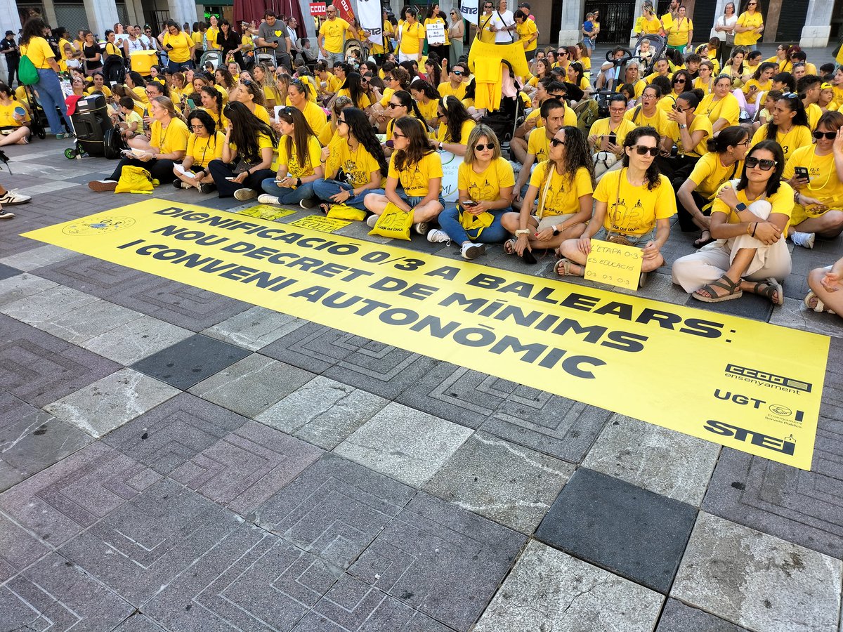sindicatSTEI's tweet photo. Hem assistit a la manifestació a Palma en suport a les reivindicacions del cicle 0-3. Dignificació ja! Per un Conveni autonòmic de 0-3 ✊ https://t.co/GseqBk4kNf