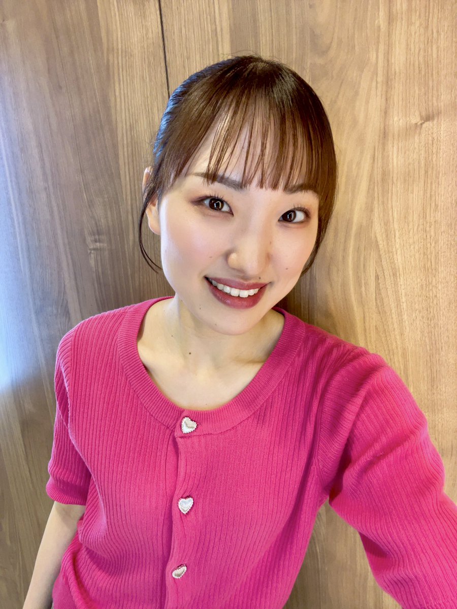 kariyon_planet's tweet photo. おはよう🐇🎀
今日も朝活スタートです！！

前回のアフレコでまた「やりながら反省して落ち込む」私が登場してしまいました。上手くいかなかったのを気にして次の台詞に響いてしまった…くそぅ。悔しい！

お芝居もダンスも歌もトークも途中のミスはすぐ切り替えて引きずらない❣️
#かれん日記 #朝活 https://t.co/W9lcmAgqrk