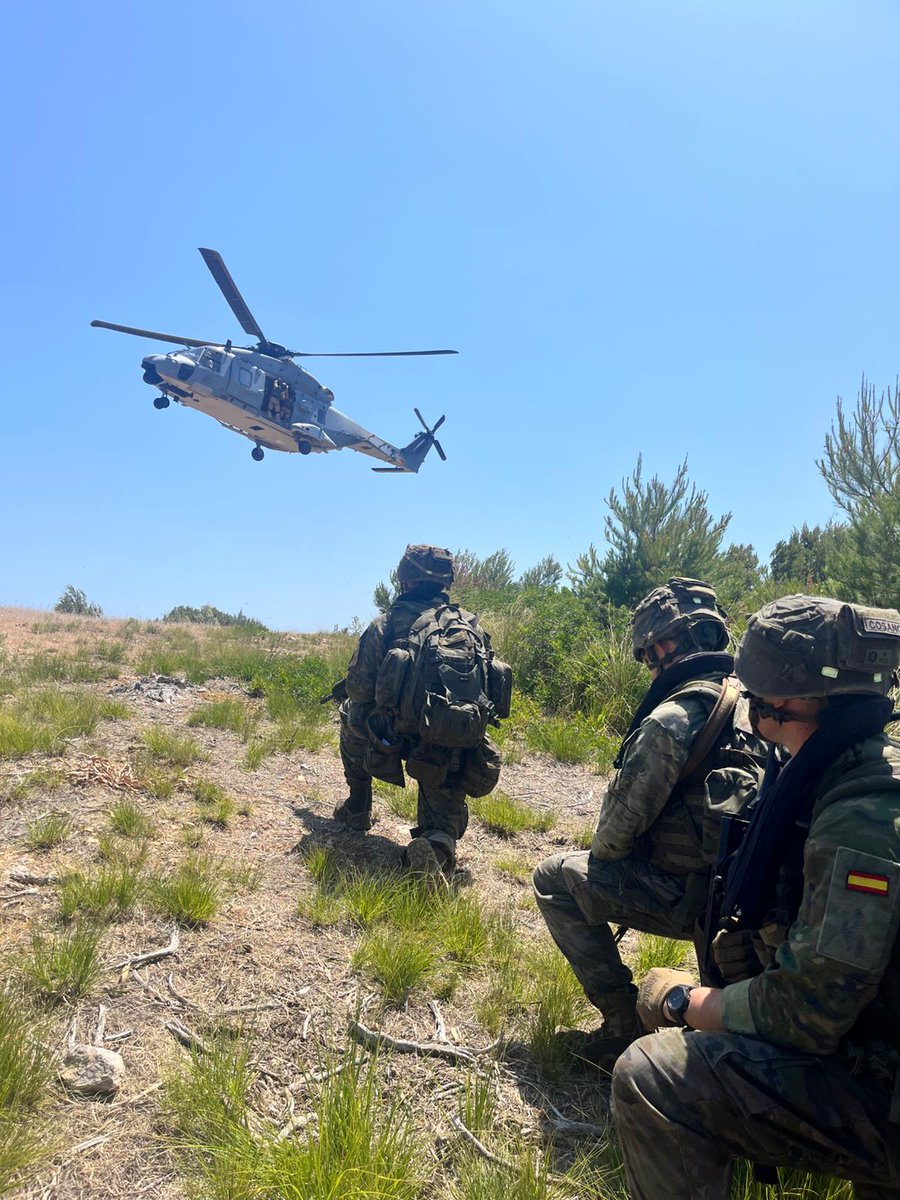 Armada_esp's tweet photo. 🤿🌅Finalizada la escala en #Menorca los alumnos de la Escuela Naval Militar prosiguen su crucero de instrucción, continuando su formación en aguas del #Mediterráneo.

⚓🇪🇸Cada milla navegada contribuye a forjar a los futuros oficiales de la Armada. 

#SomosLaArmada https://t.co/gwaJyt8hdN